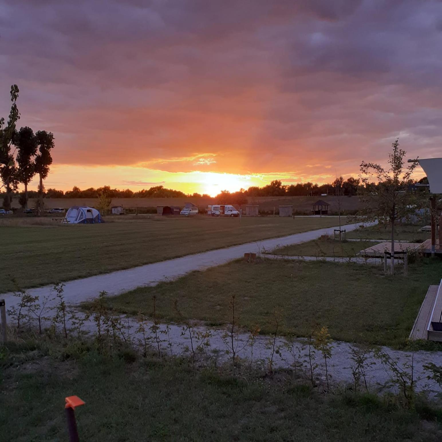 De Hazelaarshof Luxe Glampingtent Bij Natuurgebied De Millingerwaard Kekerdom Esterno foto
